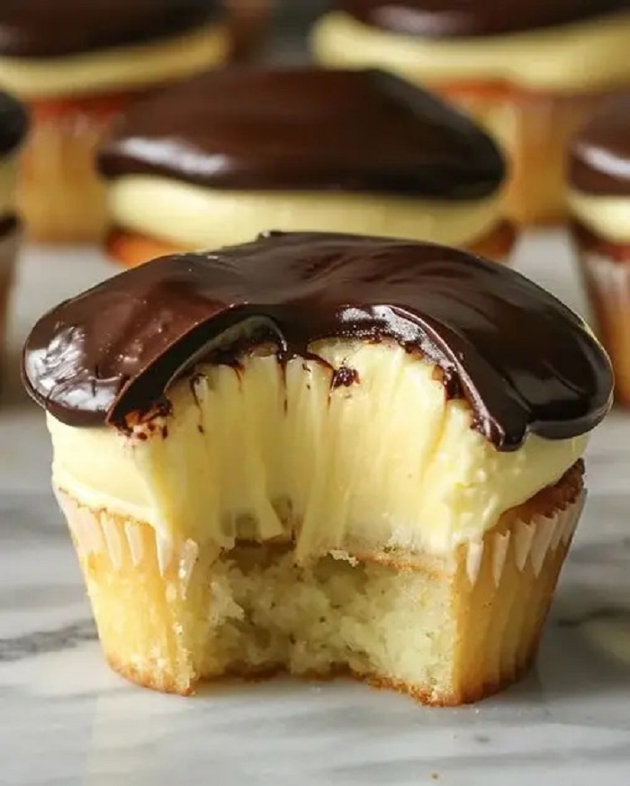 Boston Cream Pie Cupcakes