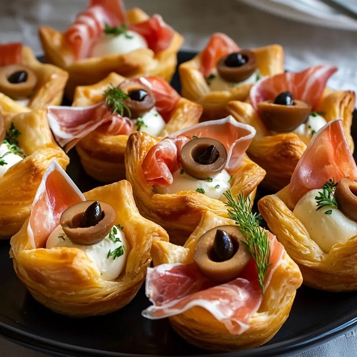 Feuilletés Apéritifs au Jambon Cru, Crème et Olives