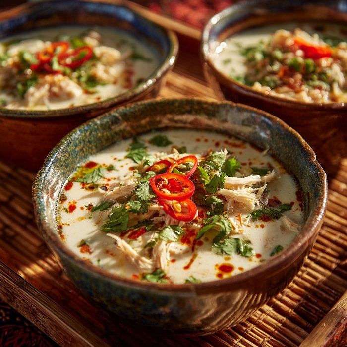 Soupe froide thaï coco, citronnelle & poulet effiloché