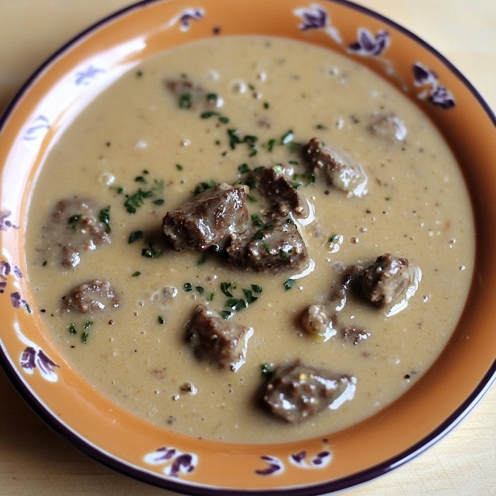 Sauce crémeuse au poivre et bœuf