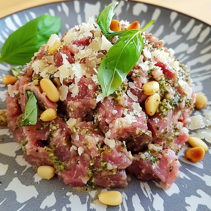 Tartare de bœuf au pesto de basilic