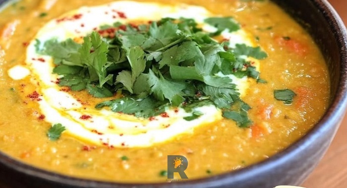 Soupe de lentilles corail aux carottes et lait de coco