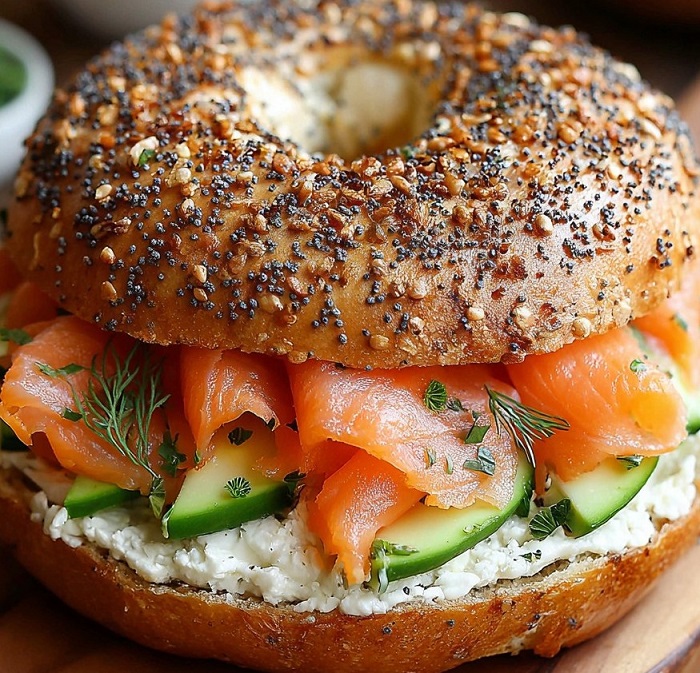 Bagel au Saumon Fumé, Concombre & Fromage Frais