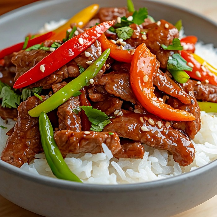 Bœuf sauté aux poivrons et graines de sésame