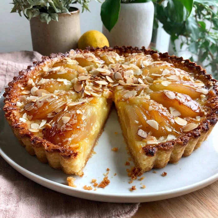Tarte rustique poires, amandes & chocolat blanc caramélisé