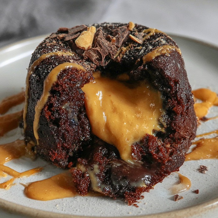 Fondant au chocolat noir – cœur coulant au beurre de cacahuète