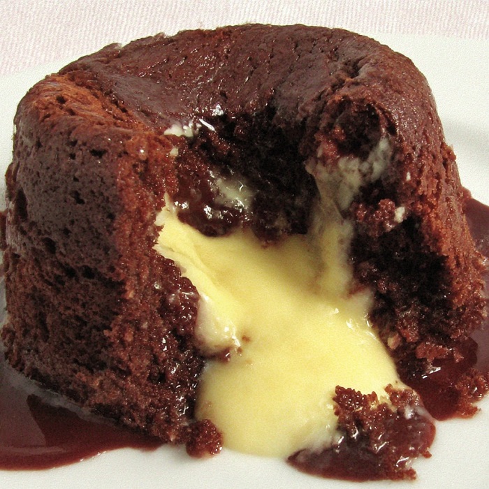 Fondant au chocolat noir, cœur coulant chocolat blanc
