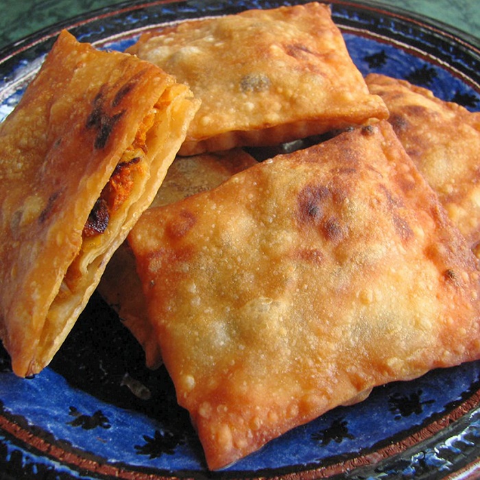 Brick dorée au thon, œuf et citron